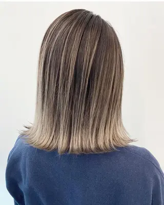 セミロング カラー 鶴井 美空のヘアスタイル