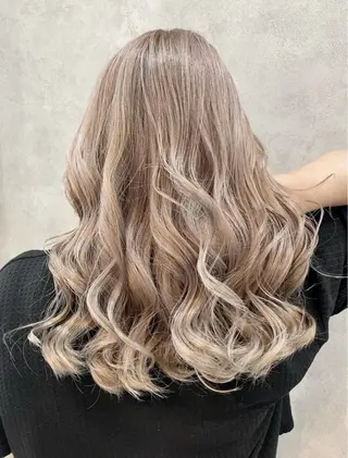 セミロング カラー ヘアアレンジ 🍑🧋ハイトーン 暖色カラーlucaのヘアスタイル