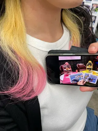 セミロング カラー SALOWIN池袋East店3F所属・インナーカラー 推し ブリーチ  髪質改善のヘアスタイル