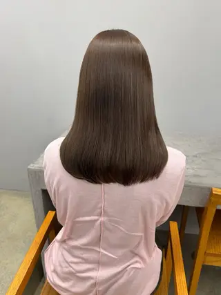 カラー maina/透明感 ベージュ/ブラウンのヘアスタイル