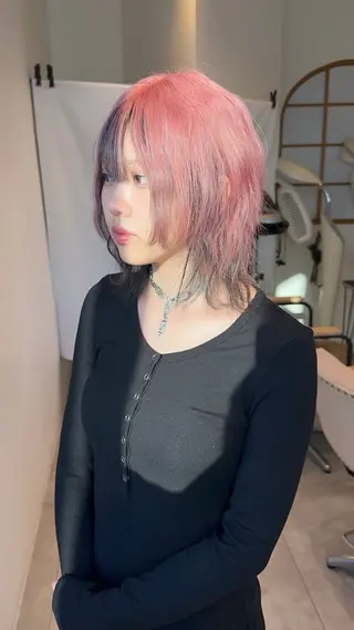 ミディアム カラー 大阪ウルフカット ハッシュカットのヘアスタイル