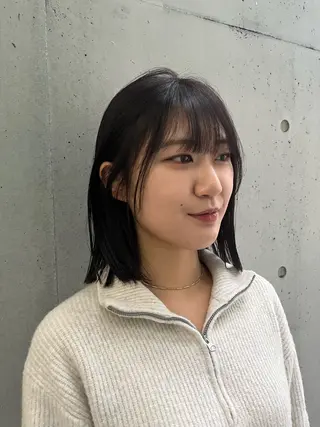 ミディアム riko／ SYS by fitのヘアスタイル