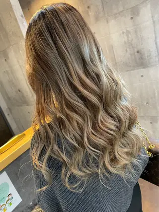 ロング 推し活に可愛く艶モテ カラー/巻きキョウコのヘアスタイル