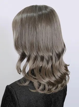 ミディアム 村岡彩優/松本 /ブリーチ/艶カラーのヘアスタイル