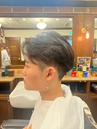 ミディアム ヒロ銀座バーバーショップ丸の内所属・秋山 琳太のヘアスタイル
