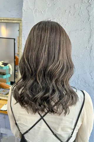 ミディアム カラー 古澤 咲来のヘアスタイル