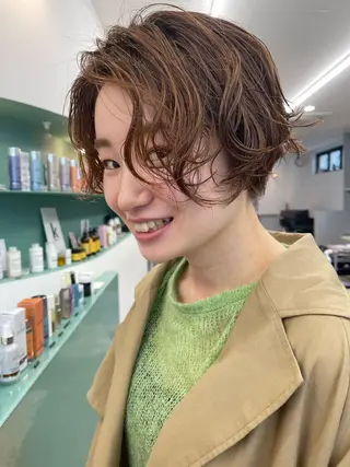 ショート カラー パーマ pole/apartment所属・💓パーマ，💗 レイヤーカットのヘアスタイル