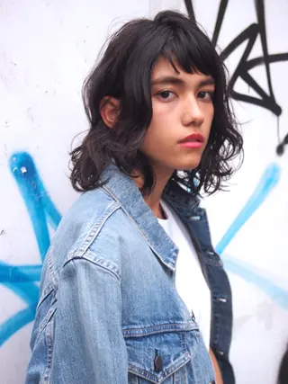 ミディアム パーマ シンプル+αな デザインを 松崎陸のヘアスタイル