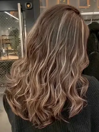 カラー onyx所属・ハイトーン/ブリーチ 透明感ミルクティーのヘアスタイル