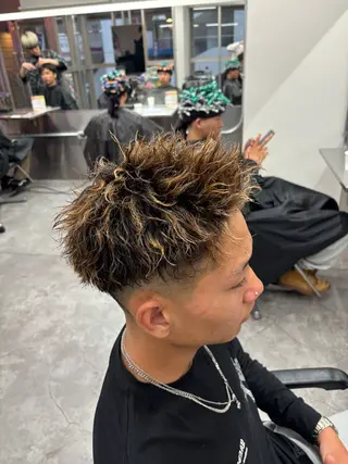 メンズハイトーン 北斗💍レイヤーのヘアスタイル