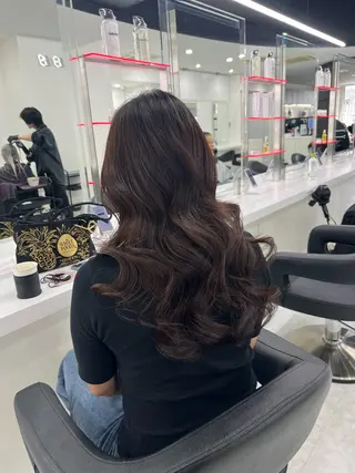 ロング カラー オリーブカラー🫒 レイヤーカット✂︎のヘアスタイル