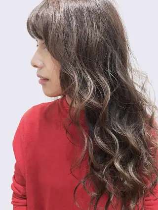 ミディアム カラー 360°キレイな ショートカットのヘアスタイル