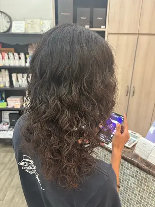 パーマ hina🎀🪽 /艶カラー/大曽根駅のヘアスタイル