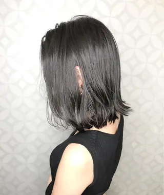 ミディアム カラー オフホワイトアンドなんば所属・福西 洋斗のヘアスタイル