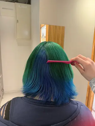 ミディアム 🍓mito/ デザインカラー🍓のヘアスタイル