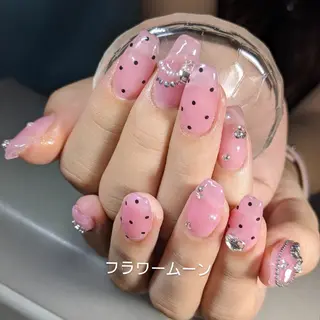 ネイル フラワー ムーンのネイルデザイン