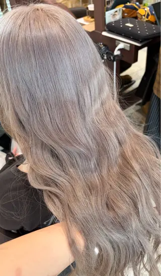 ロング FaB千葉所属・【暖色ハイトーン】 HARUNA🌼のヘアスタイル