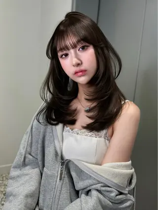 ミディアム SALOWIN銀座一丁目所属・透明感カラー/レイヤ ーカット🤍miyuのヘアスタイル