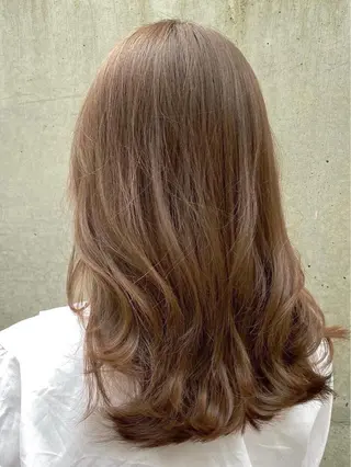 ミディアム カラー レイヤーカット /透明感カラー西田のヘアスタイル