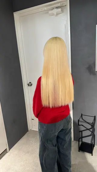 ロング reira/堀江/ 透明感カラーのヘアスタイル