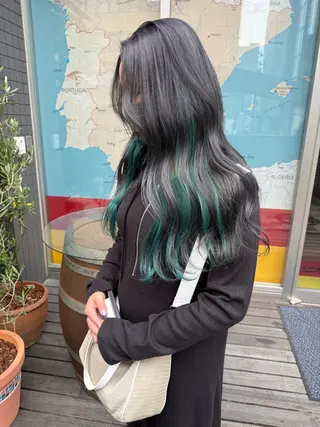 ロング カラー Aika LA.MIUのヘアスタイル