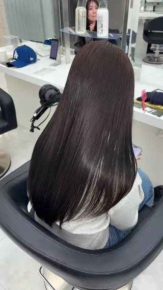 ロング カラー 🖤ハイトーン× レイヤー🖤SARAのヘアスタイル