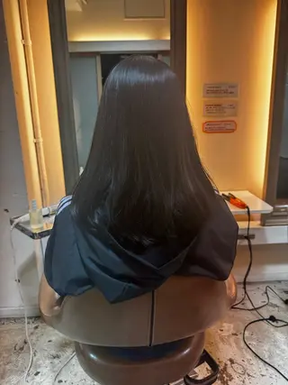 ロング タツキ／レイヤー／ パーマ／艶カラーのヘアスタイル