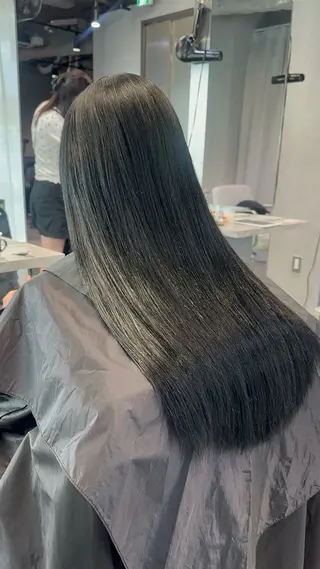 ロング naito/ブリーチ /エクステ/縮毛のヘアスタイル