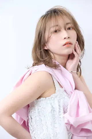 ミディアム GIEN Smart Salon by milbon 西宮ガーデンズ　プラス所属・吉原 星稀のヘアスタイル