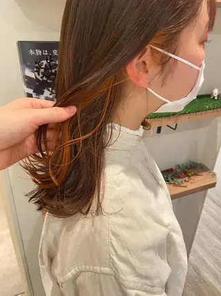 カラー カマチョ タイスのヘアスタイル