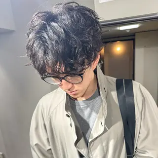 メンズ 表参道フェザーパーマ ニュアンスパーマのヘアスタイル