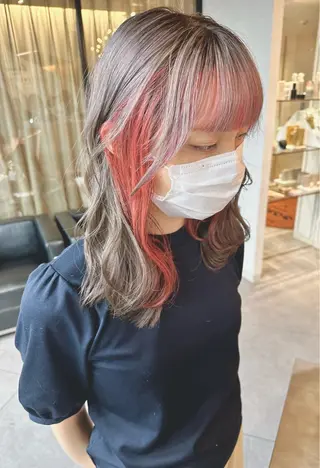 セミロング カラー ウルフとハイトーン みっちー✂️のヘアスタイル