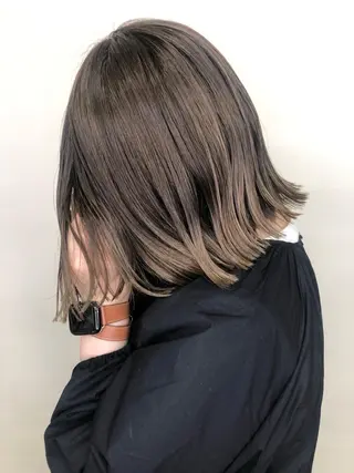 ミディアム カラー 結べるレイヤーボブ くびれLady表参道のヘアスタイル