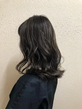 ミディアム カラー ツキノキ ミナのヘアスタイル