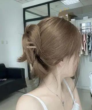 ロング カラー 大人上品🤍透明感 ベージュ🤍REOのヘアスタイル