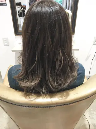 ミディアム カラー 美髪・髪質改善 有田怜平のヘアスタイル