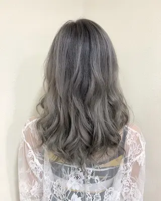 セミロング ヤマグチ ヒカルのヘアスタイル