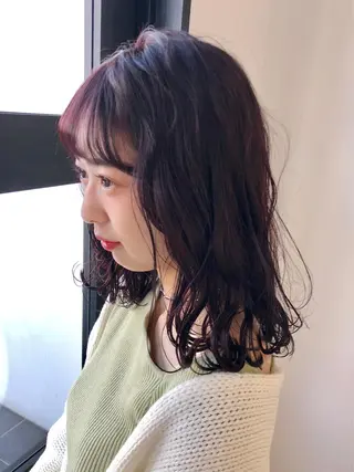 ミディアム カラー 岩田 萌那のヘアスタイル