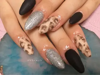 ネイル フラワー ムーンのネイルデザイン