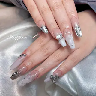 ネイル RAFFINE haru🦋🩵のネイルデザイン