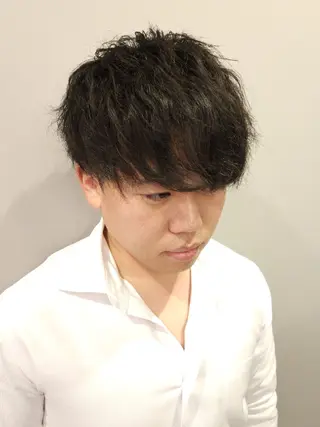 ミディアム パーマ メンズ 成瀬 弘光のヘアスタイル