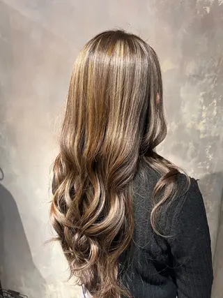 ロング カラー 新開 さらのヘアスタイル