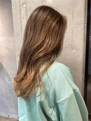 ロング デザインカラー 🤍シノブ🤍のヘアスタイル