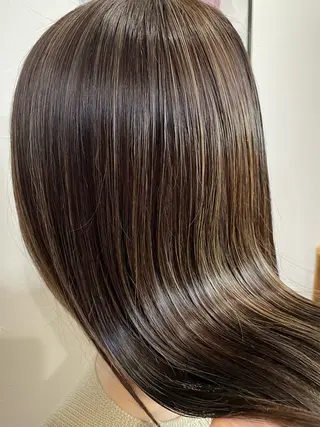 ミディアム カラー acero + hair&eyelash 幸手店【アチェロ】所属・ハイライトハイトーン 💖MOMOKAのヘアスタイル