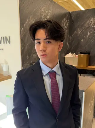 ミディアム パーマ メンズ SALOWIN 原宿 iori所属・🌟原宿指名No.1 センターパート⭐️のヘアスタイル