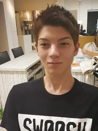 カラー ショート Aile所属・酸性ストレート／カラ ー/山下高明のヘアスタイル