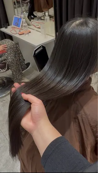 ロング カラー earth銀座 青山🩵のヘアスタイル