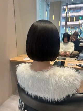 ショート yoko/レイヤー /小顔ボブ/艶カラーのヘアスタイル