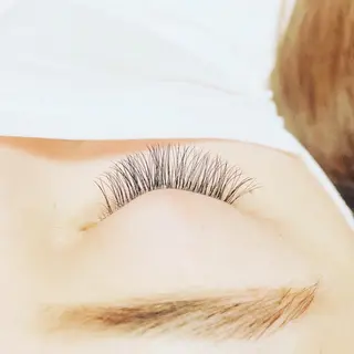 マツエク・マツパ フルーヴコリーヌ所属・フルーヴコリーヌ Rieの眉毛・アイブロウイメージ