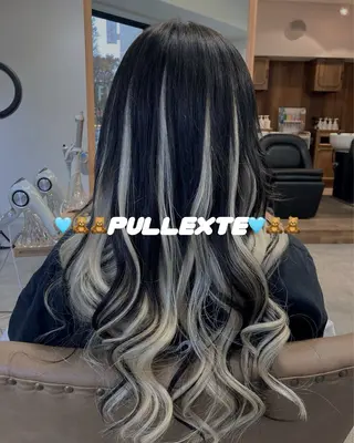 ロング SA YAKAのヘアスタイル